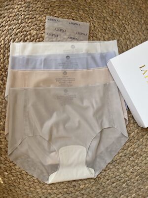 lap一片式女生裸感内裤