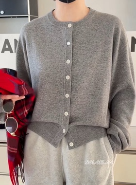 61225诗歌兰2026早春款女装 气质灰色圆领纽扣开衫休闲针织衫女
