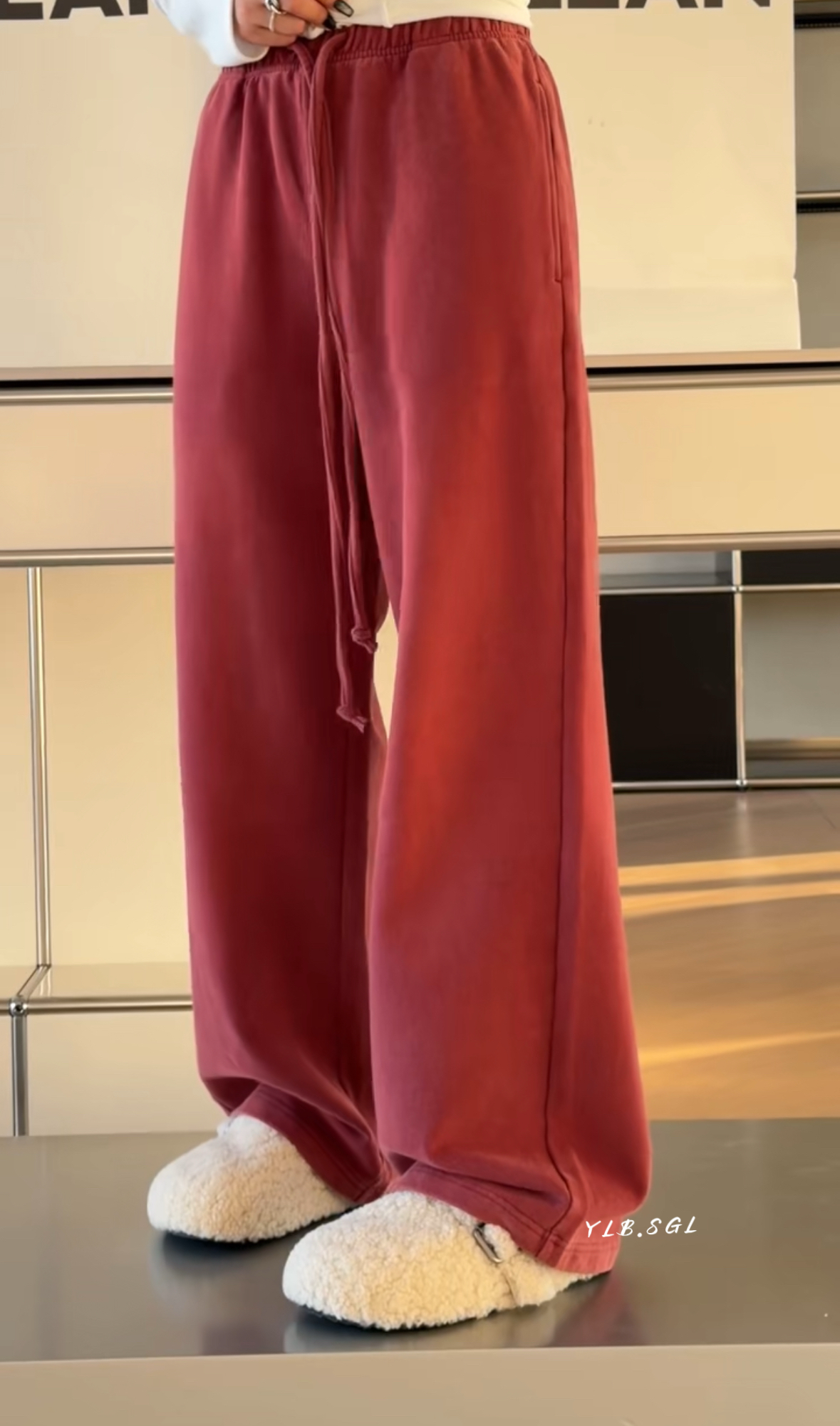 25351诗歌兰女装2025冬款 时尚气质水洗做旧红色松紧腰加绒卫裤女