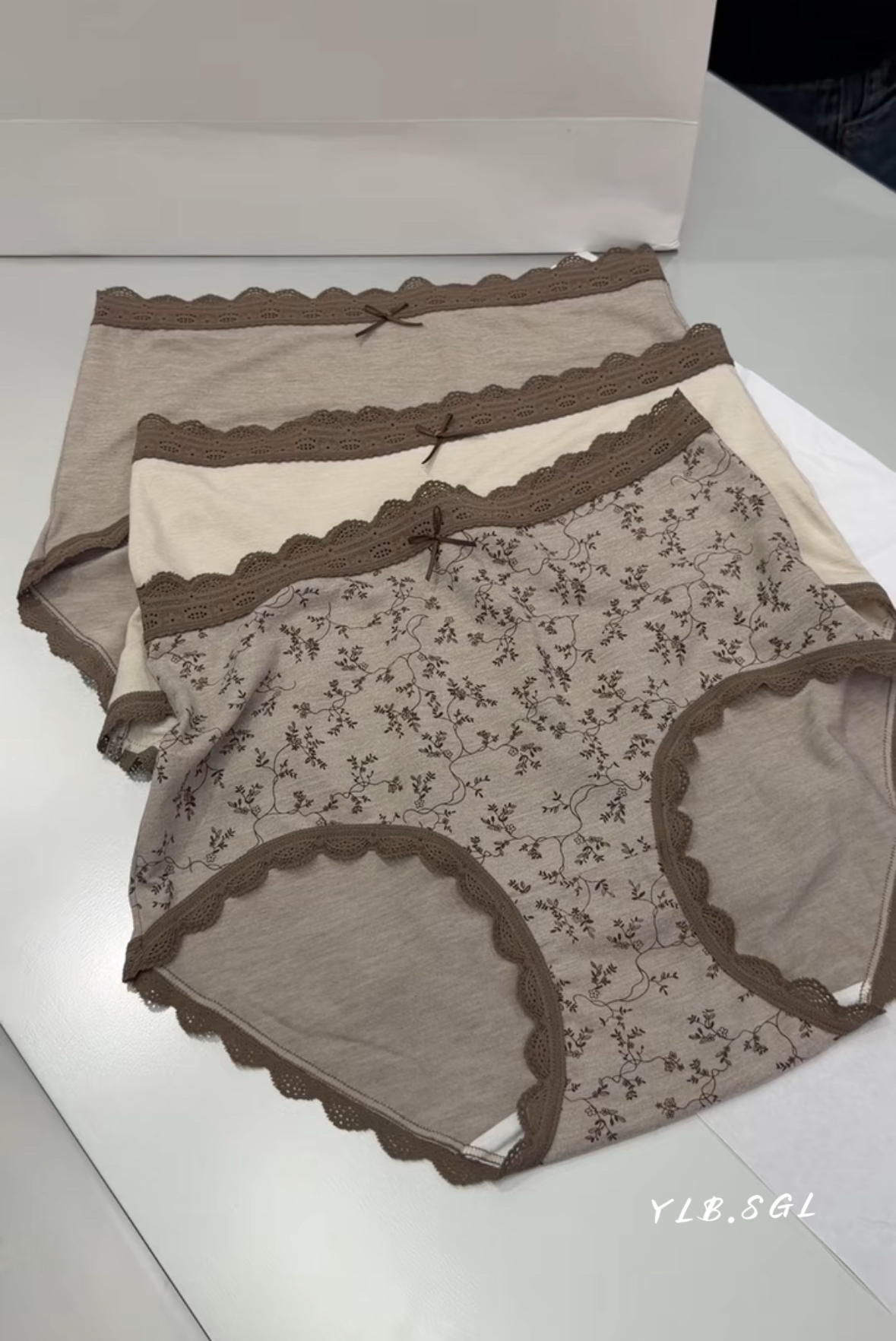 12218诗歌兰女装2025新款 百搭舒适莫代尔棉蕾丝花边碎花内裤女