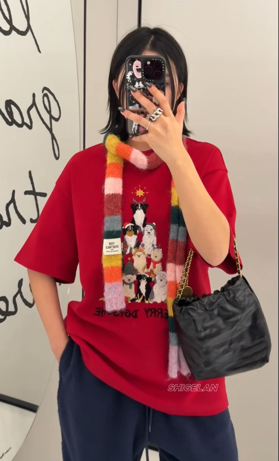 诗歌兰女装2026早春款 气质圣诞红色搭配条纹围巾小狗短袖T恤Z642