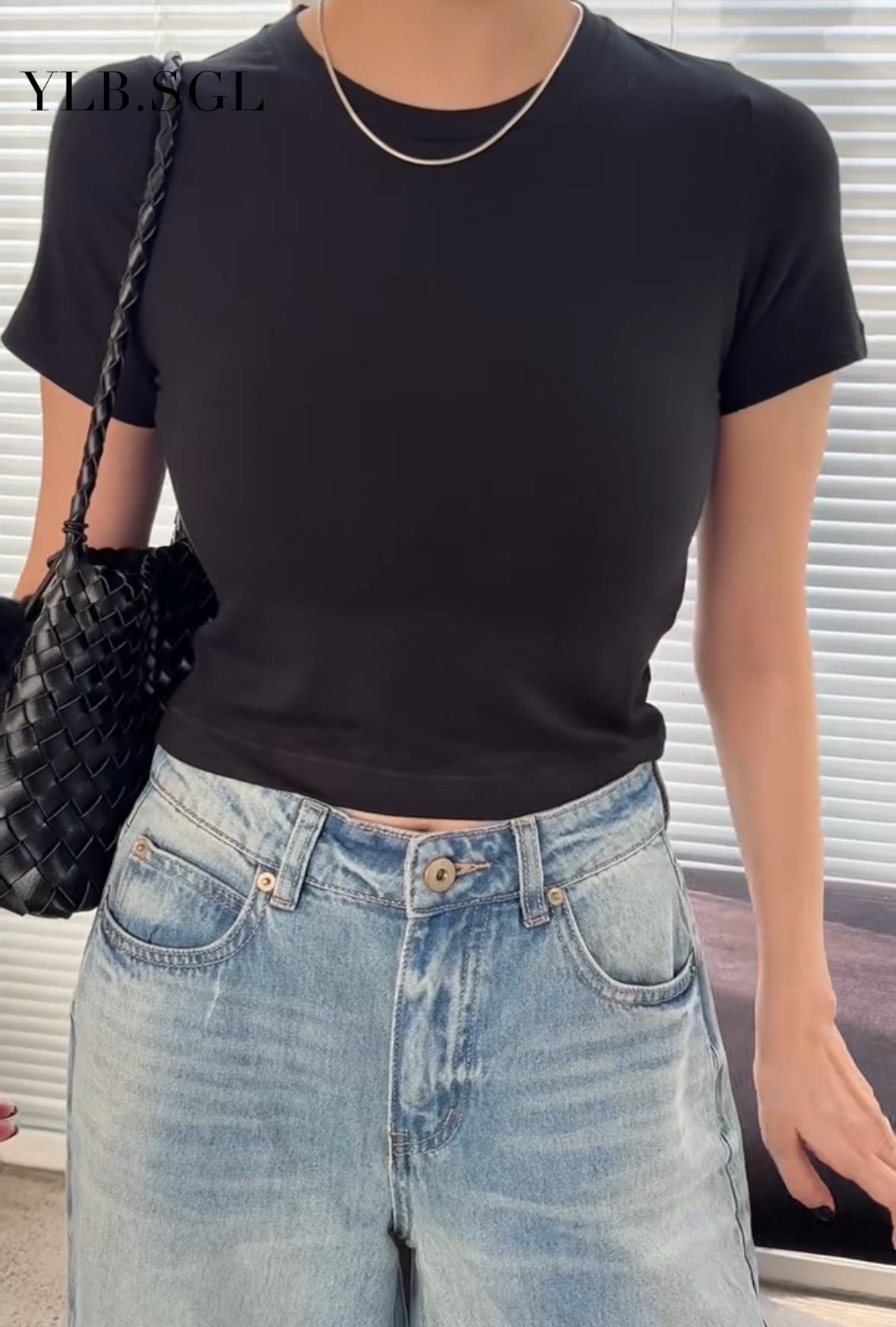 58309诗歌兰女装2025夏款 气质显瘦黑色圆领短袖弹力短款T恤女