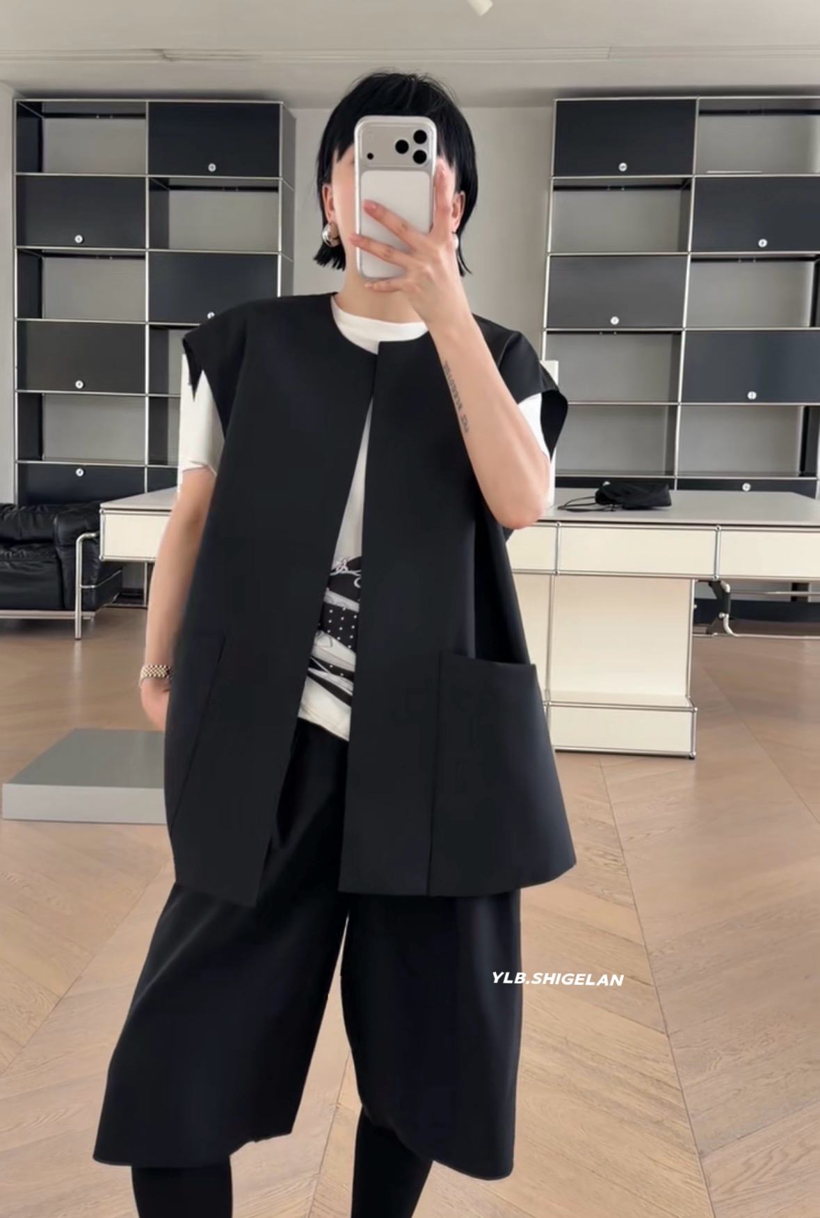 Z149休闲马夹诗歌兰欧货女装2026春款气质黑色中长款口袋马甲外套