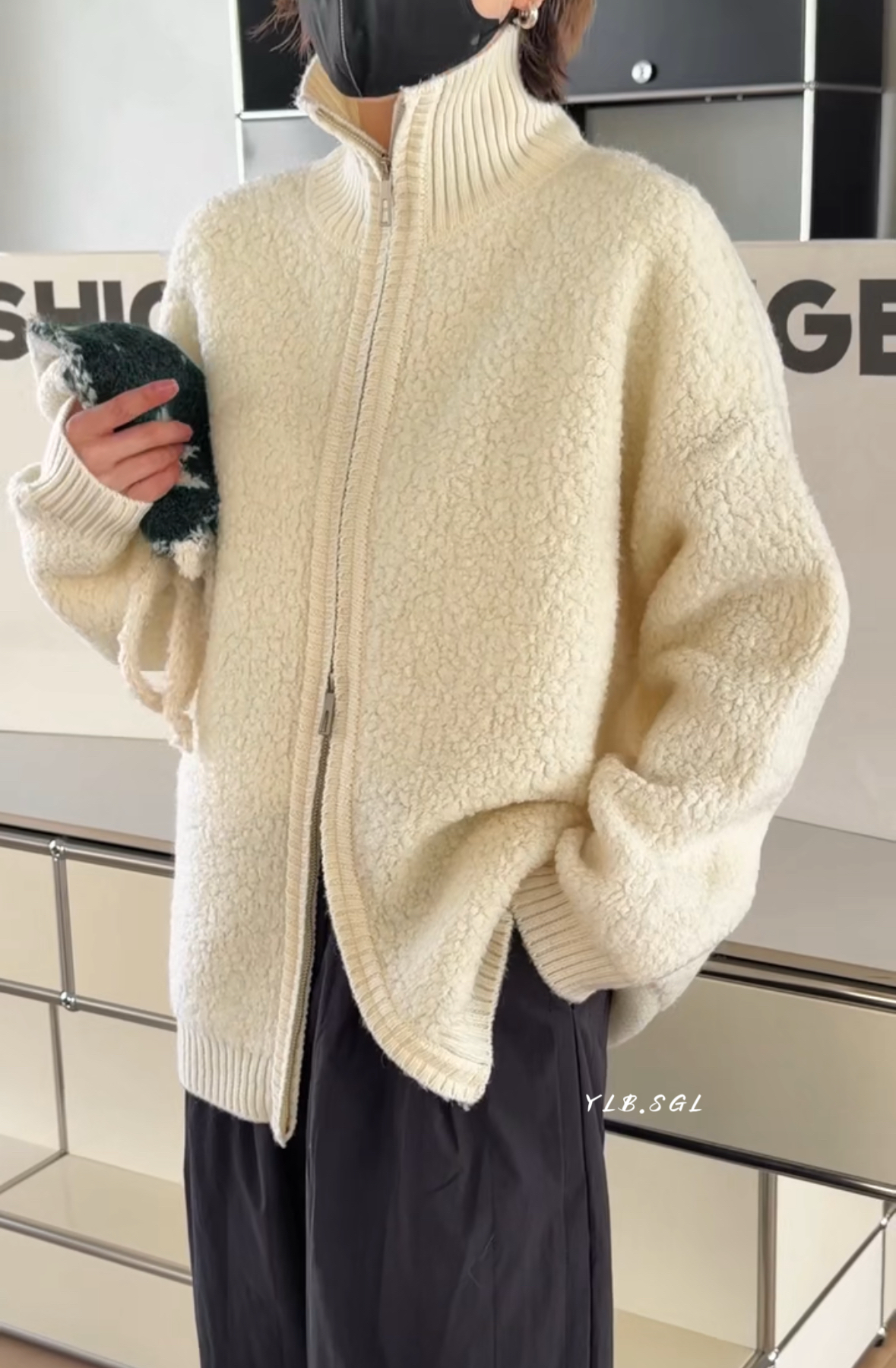 诗歌兰36273女装2025冬新款 气质米白色立领拉链羊毛颗粒毛衣外套