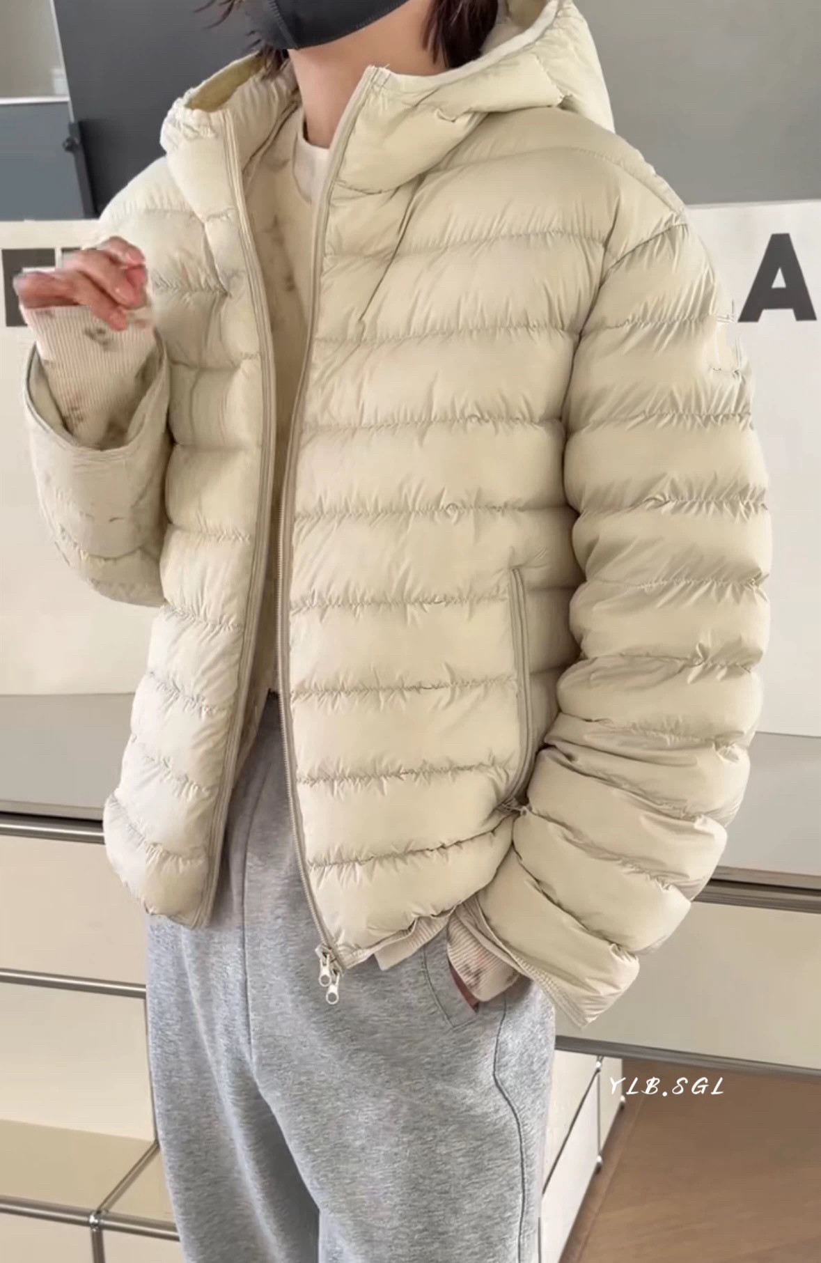 现货258041诗歌兰女装2025冬款米白色泡芙软糯连帽轻薄保暖羽绒服