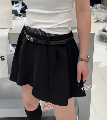 现货51233诗歌兰女装2025春款 气质黑色格子高腰裤裙腰带百褶裙女