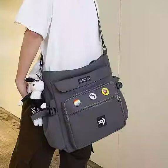 大容量男士单肩斜挎包出差电脑包