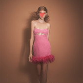 高级感气质名媛钻饰芭比粉花呢羽毛性感吊带连衣裙生日聚会礼服裙