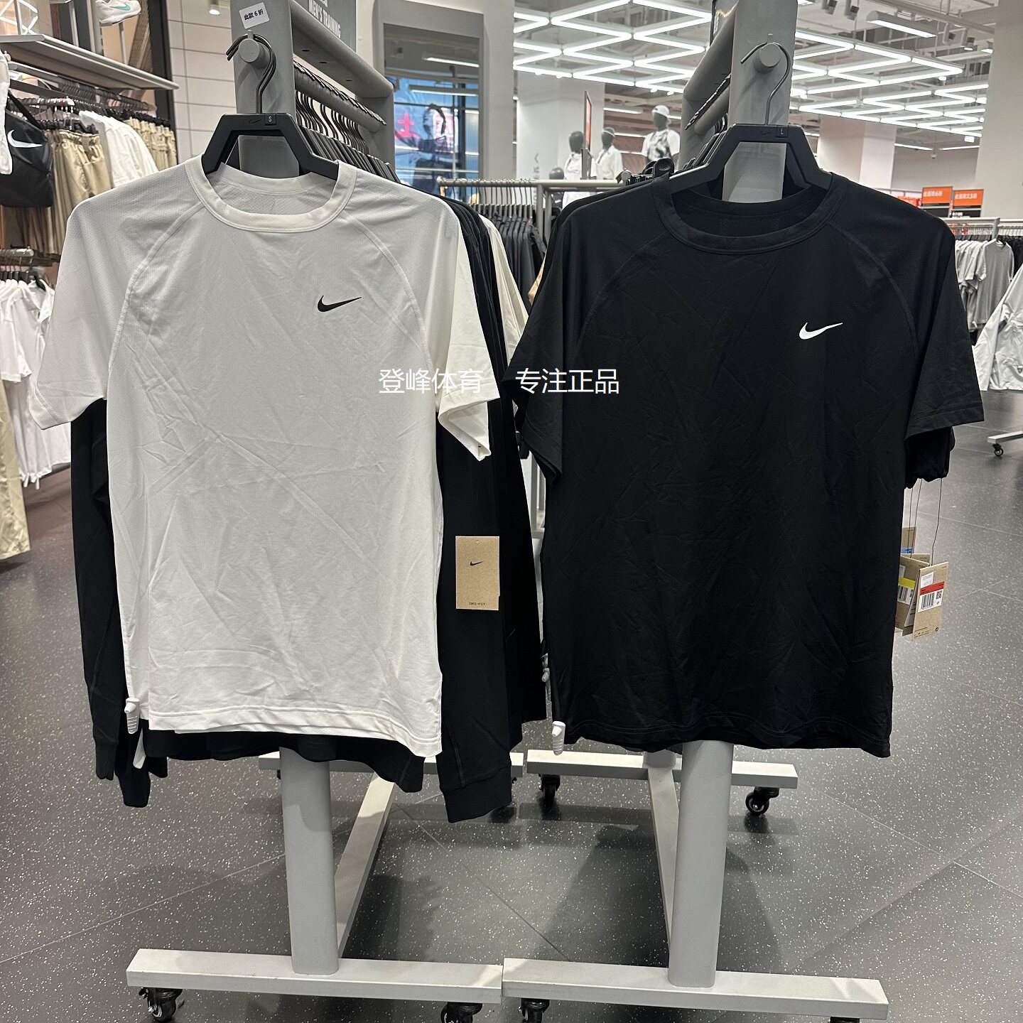 Nike耐克男速干跑步健身透气短袖