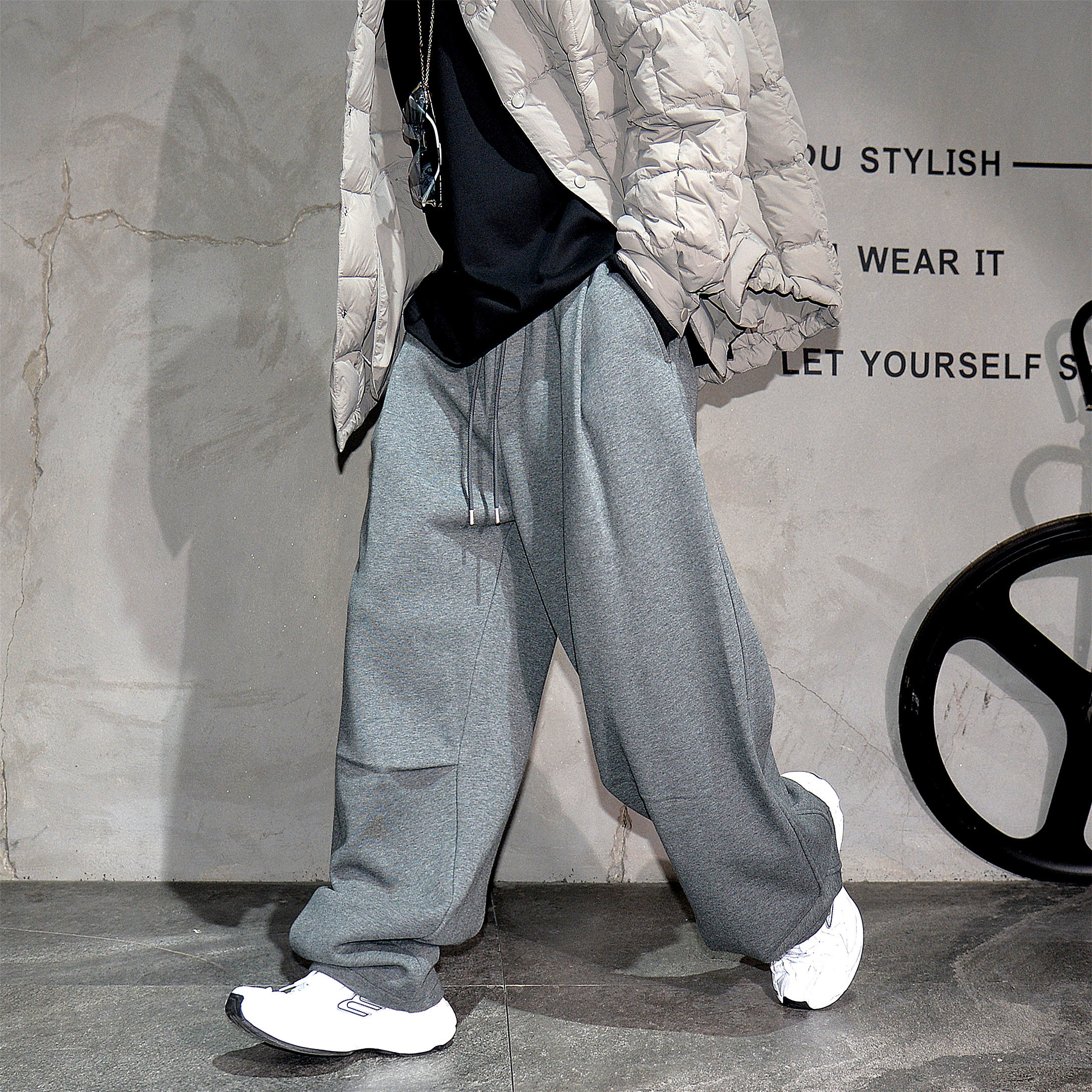 日系简约纯色宽松运动卫裤弯刀裤