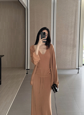 GEMQI 杏色莱赛尔女深V领吊带背心宽松贵气罩衫半身长裙三件套装