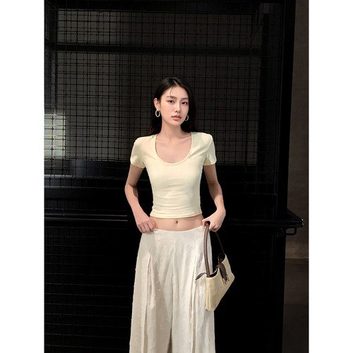 GEMQI 黑色纯欲修身正肩短袖T恤女夏季2025新款短款显瘦U领上衣薄