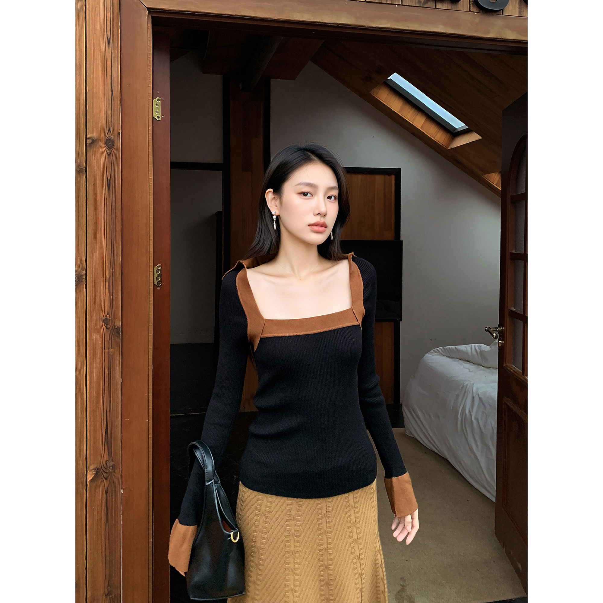 GEMQI 设计感喇叭袖针织衫女2025新款秋季撞色方领露锁骨修身上衣