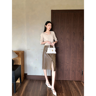 GEMQI 美拉德PU皮裙女秋冬季设计感开叉OL半身裙中长一步包臀裙子