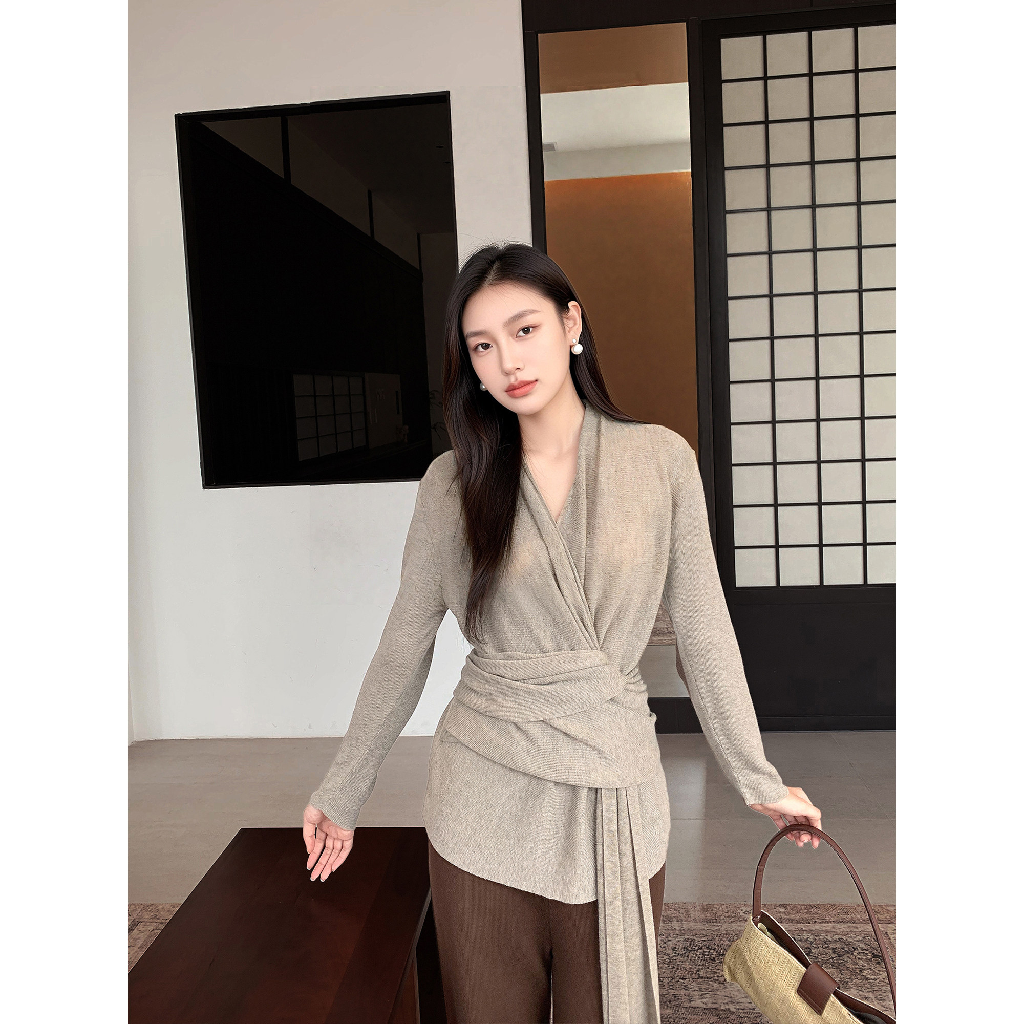 GEMQI法式温柔风v领针织衫女秋季穿搭设计感飘带交叉收腰打底毛衣,女装/女士精品,毛针织衫,淘宝优惠券,粉丝福利购,淘宝优惠卷