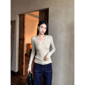 GEMQI纸片人V领露锁骨针织打底衫 显瘦上衣 修身 女秋季 穿搭2025新款