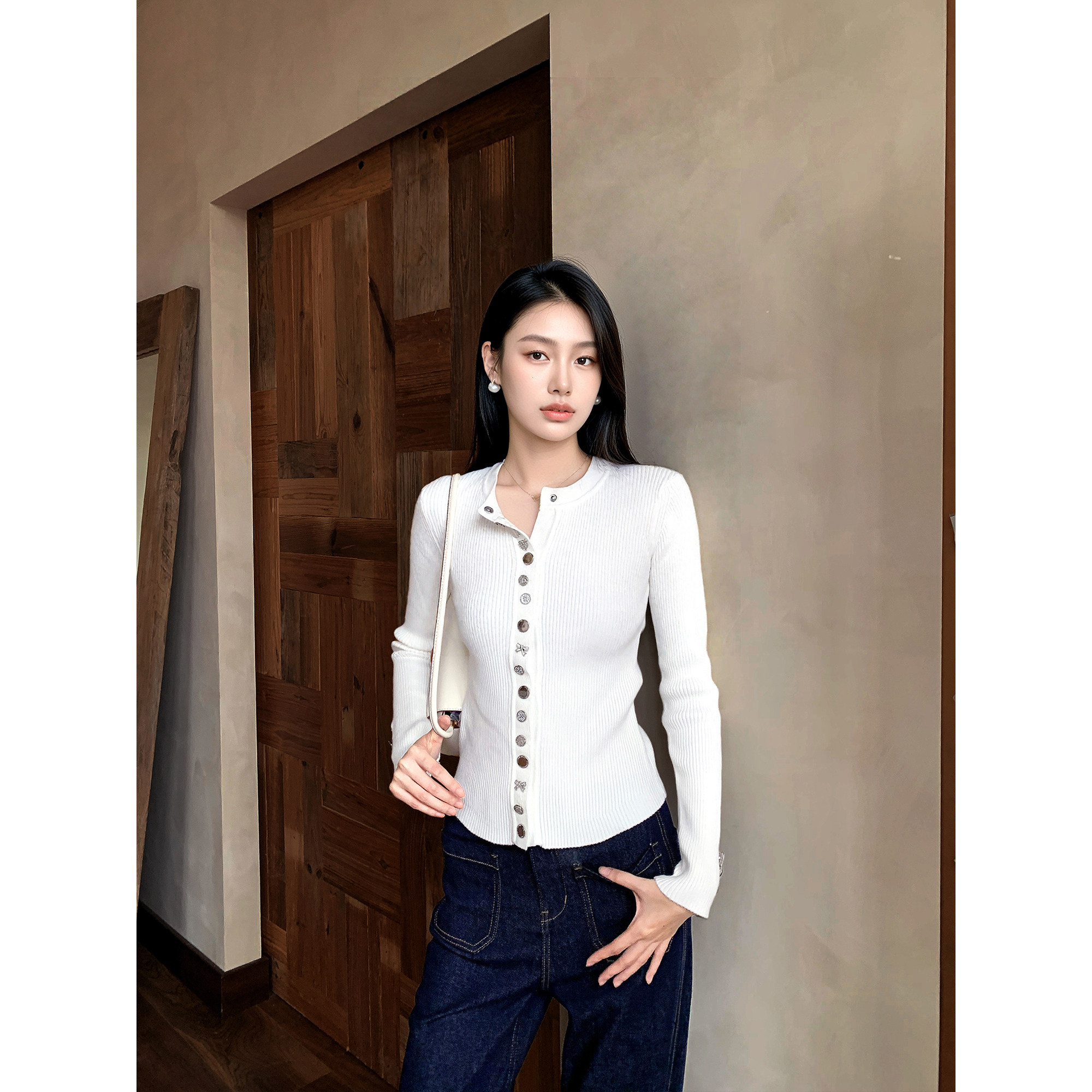 GEMQI 白色针织开衫女2025年新款秋季设计感重工钻扣短款毛衣外套,女装/女士精品,毛针织衫,淘宝优惠券,粉丝福利购,淘宝优惠卷