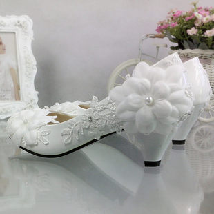 江蘇 蘇州新娘結婚鞋花朵珍珠白色伴娘禮服拍婚紗照鞋子圓頭單鞋鏤空蕾絲女