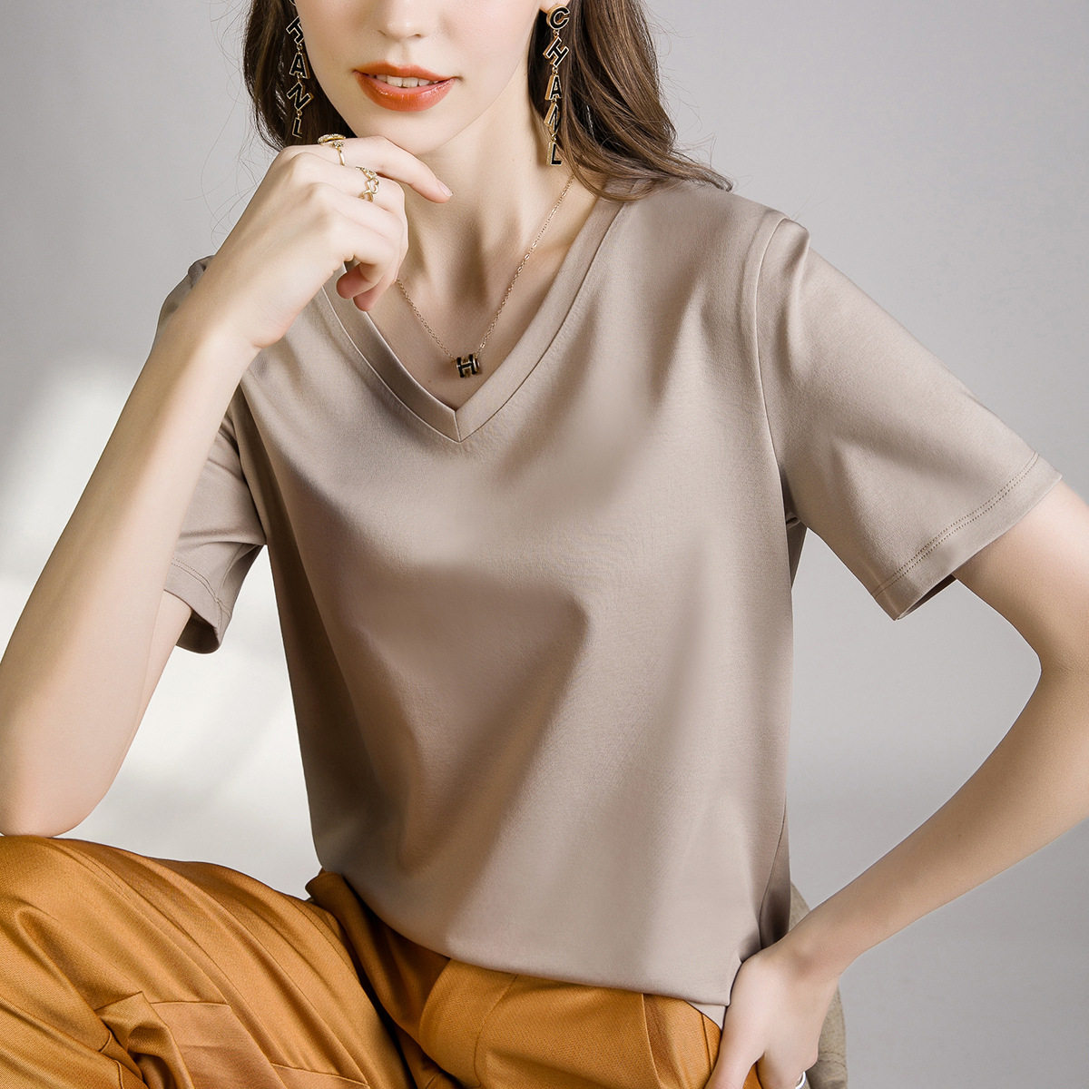 短袖80支双面丝光纯棉夏季液氨质感纯色大码重磅简约V领凉感t恤女