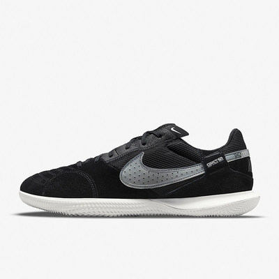 Nike黑色男款运动训练足球鞋