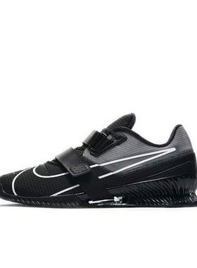 Nike黑白色低帮训练鞋