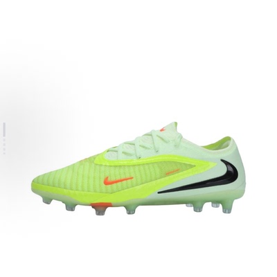 Nike绿色男款运动足球鞋