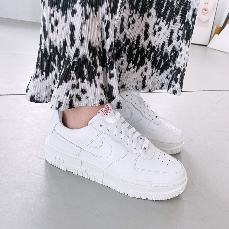 Nike空军一号像素奶油白板鞋女