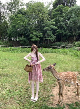 With 99jiu【樱雾】粉色抹胸印花连衣裙女夏度假风挂脖显瘦碎花裙