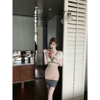 With 99jiu【古早韩女】镂空拼接针织连衣裙女富贵千金v领包臀裙