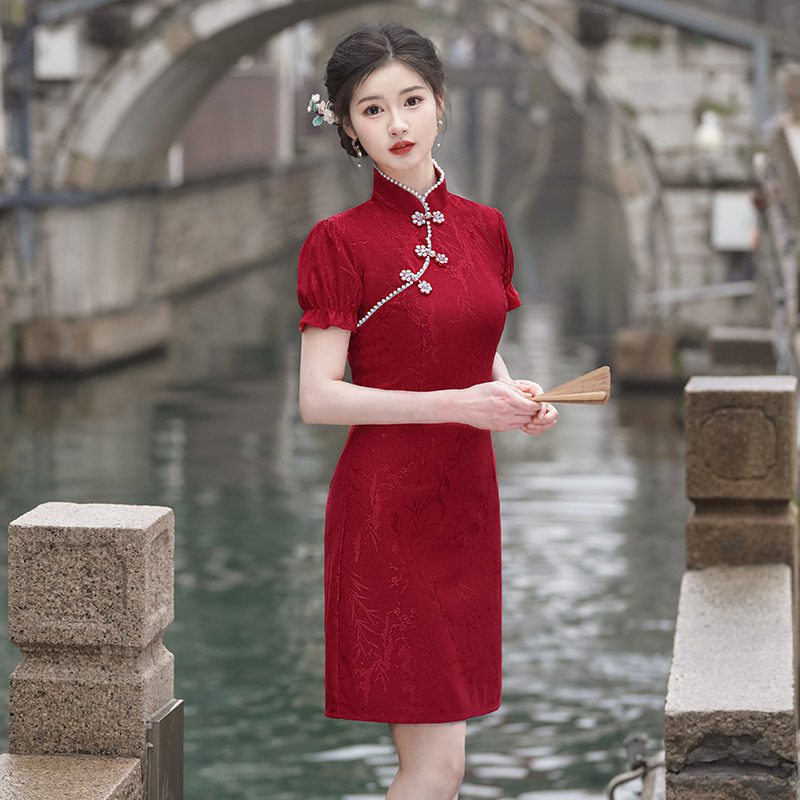 无开叉红色中式蕾丝短款钉珠旗袍2025新款女立领小个子新娘敬酒服