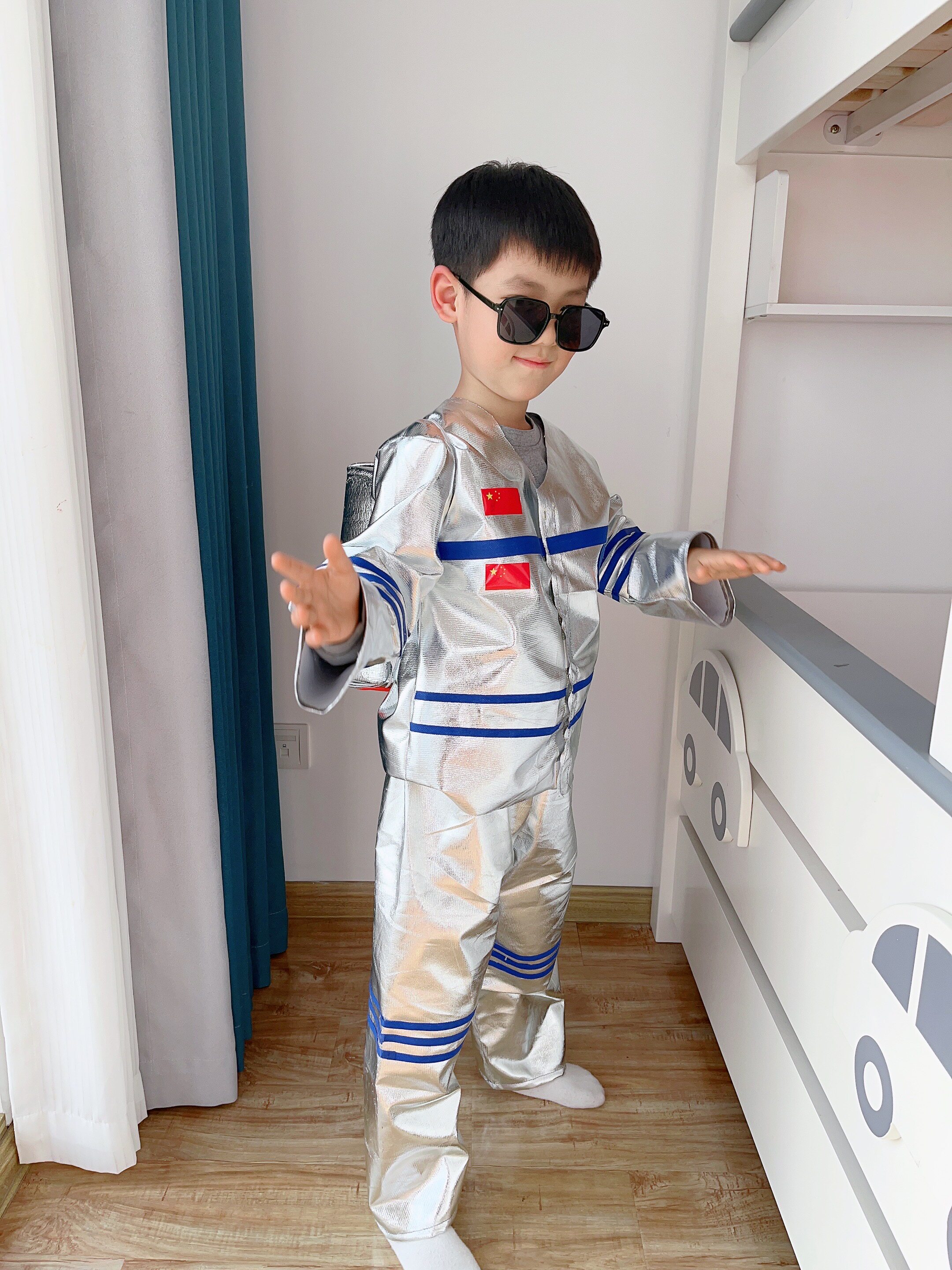 环保服装儿童时装秀成品服装手工太空服幼儿园亲子走秀宇航员环服