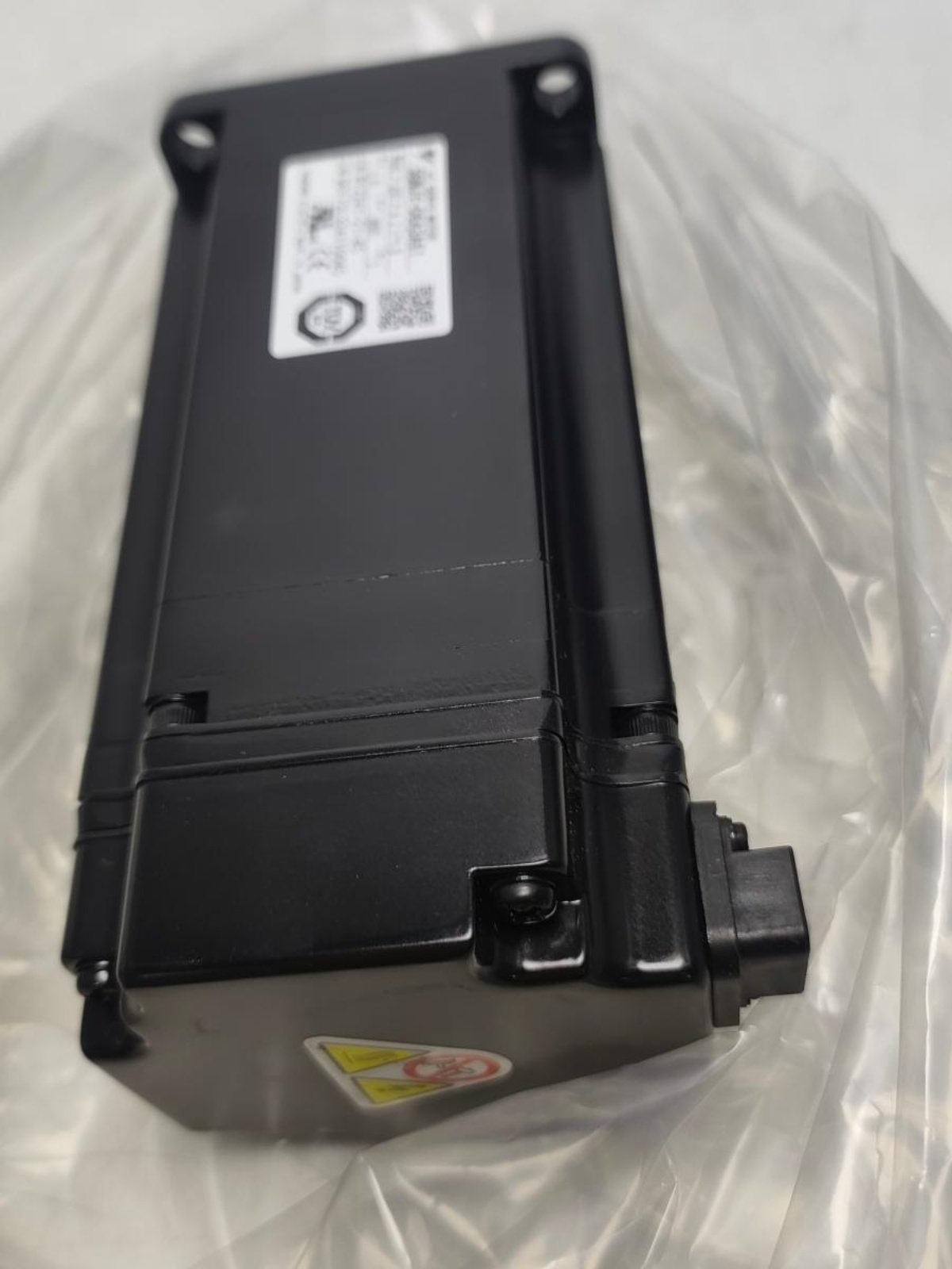 安川原装进口伺服电机SGMJV-06A3A61马达销售全新正品质保议价