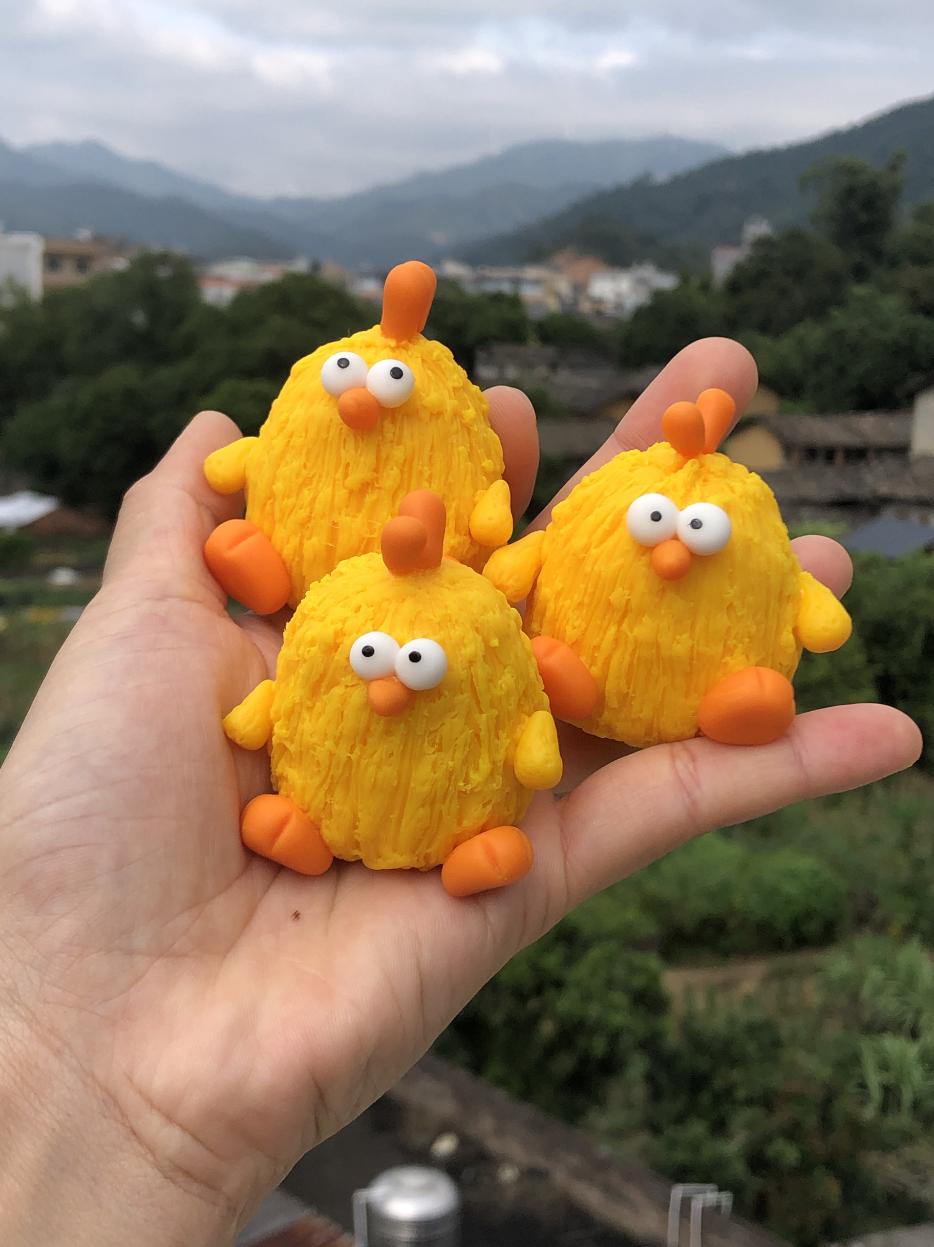 可爱芒果墩墩鸡个性桌面摆件车载装饰用公仔玩偶纯手工树脂可送礼