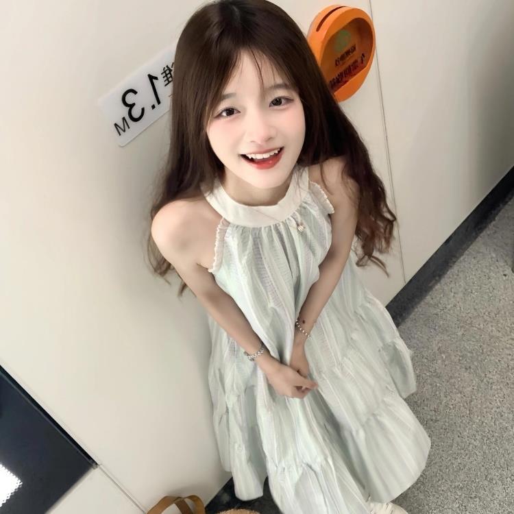 法式茶歇蓝色挂脖吊带连衣裙女夏季新款小个子度假风显瘦气质长裙