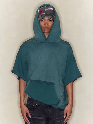 墨绿色连帽做旧水洗短袖卫衣