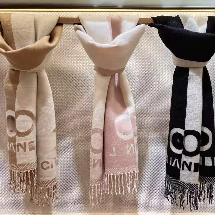 双面提花粉色围巾女超温柔羊毛双C拼色披肩保暖长款围脖秋冬字母