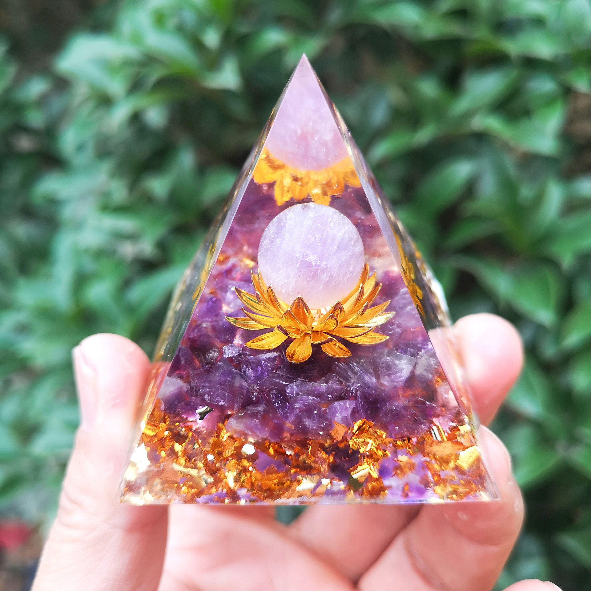 新款亚马逊金字塔水晶碎石金字塔滴胶树脂家居桌面手工摆件