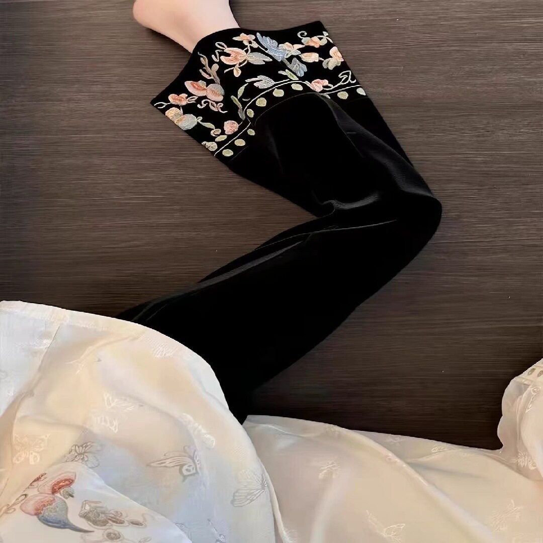 新中式女装国风复古小个子黑色高腰直筒刺绣微喇裤女2026新款裤子