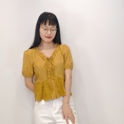 慢一点86007夏季洋气V领木耳边系带衬衫女镂空绣花收腰短袖上衣