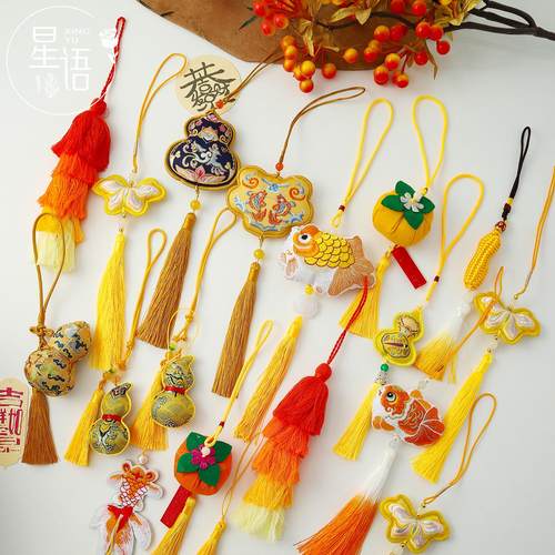 年宵节黄色香包系列刺绣吊坠流苏