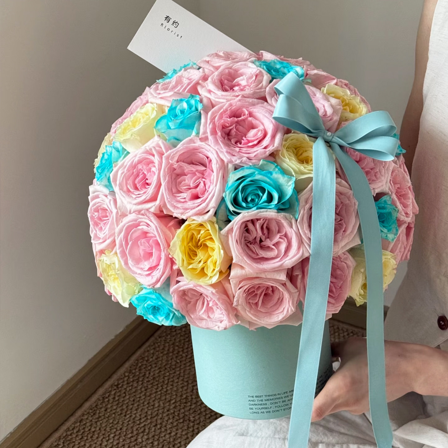 情人节鲜花抱抱桶鲜花插花桶图片