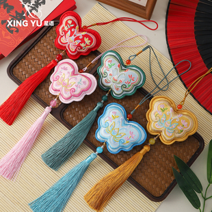 2026年宵节刺绣香包吊坠流苏挂件文创古风蝴蝶精美挂饰福桶花束