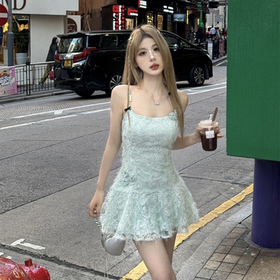 薄荷曼波夏季纯欲风甜辣妹设计感短款吊带裙子收腰显瘦连衣裙