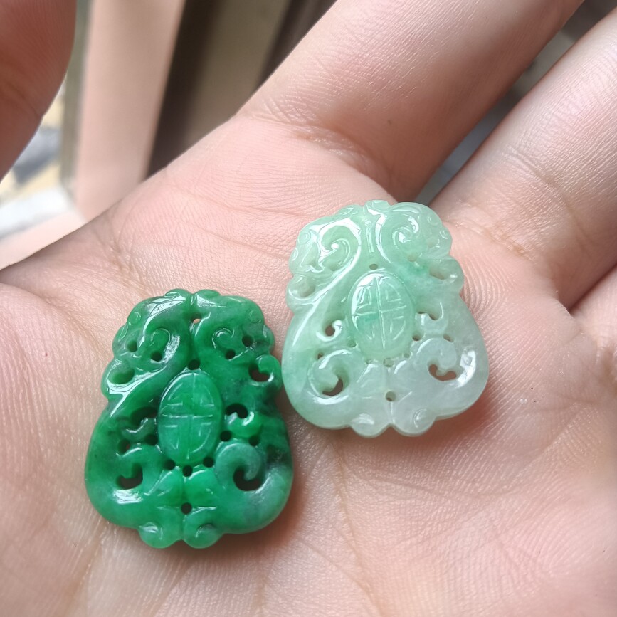 现缅甸A货翡翠满绿飘绿天地孔双手链/手串