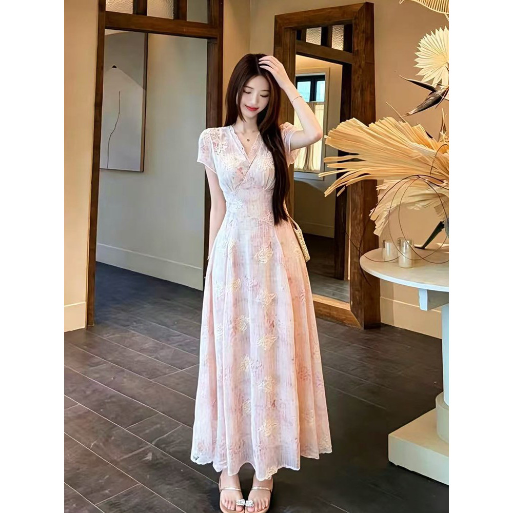 2026夏季新款胖mm刺绣法式荷叶边V领系带显瘦短袖碎花连衣裙女