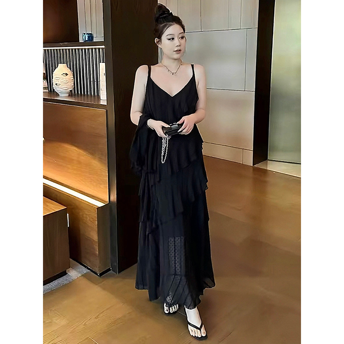 大码女装胖mm法式V领荷叶边刺绣吊带连衣裙2026夏季显瘦气质长裙