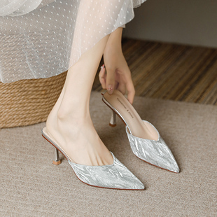 银色V口亮皮尖头细跟高跟包头凉鞋女一脚蹬2025春夏懒人拖鞋舒适