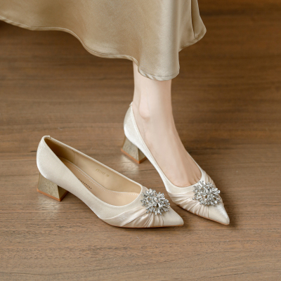 羊皮水钻杏色粗跟伴娘婚鞋