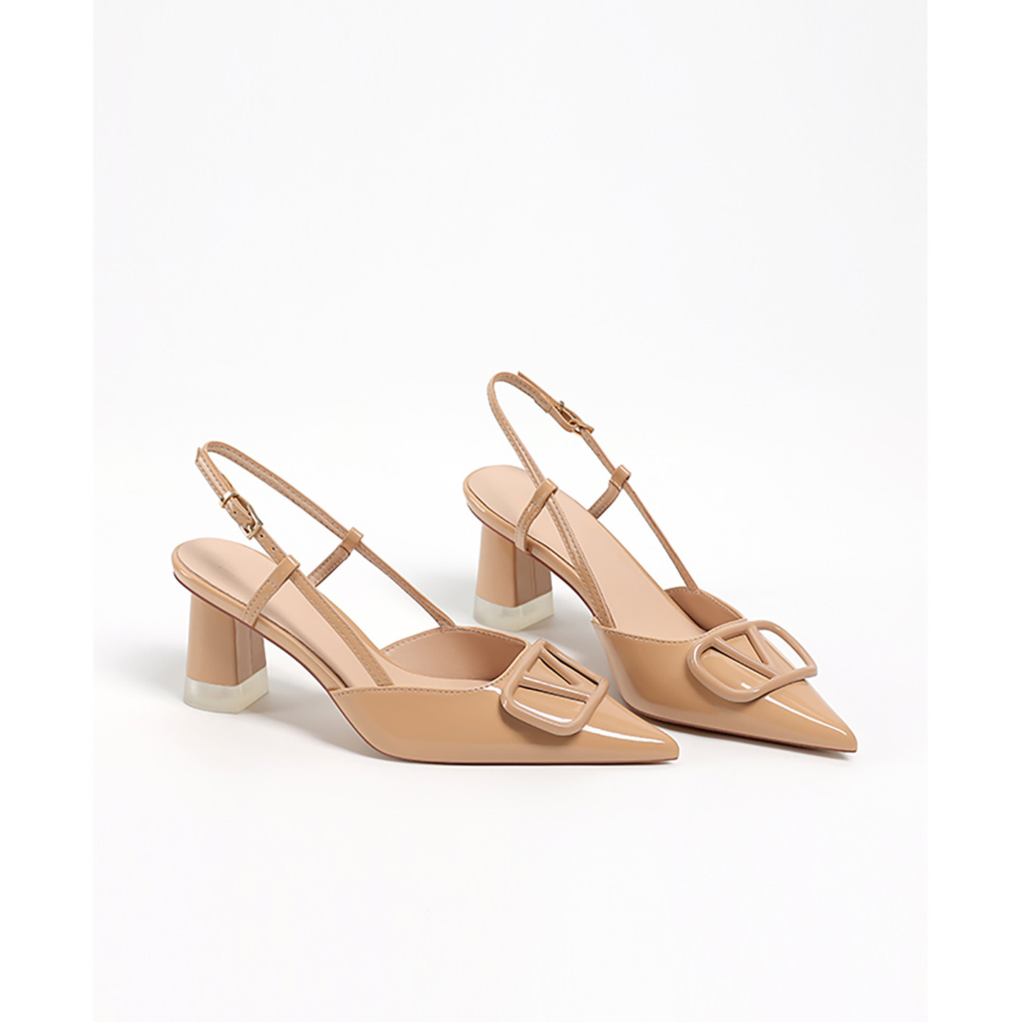 包头凉鞋女夏季2026年新款外穿仙女风法式漆皮粗跟尖头斩男高跟鞋