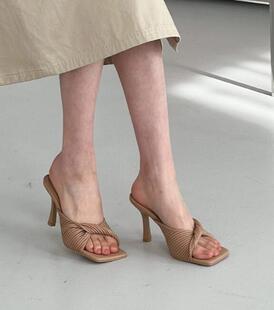 女 外穿凉拖鞋 衣玲女鞋 韩国东大门优雅时髦露趾细跟高跟鞋